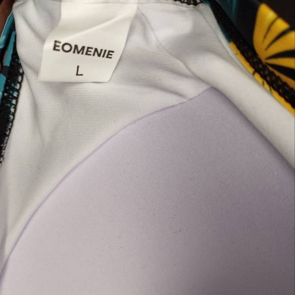 womans leafy print criss cross one piece bathing suit with Cutout design - Picture 6 of 8